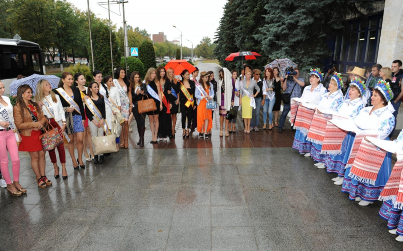 26 августа 2015 года БЕЛАЗ посетили участницы престижного международного конкурса «Миссис Вселенная-2015»